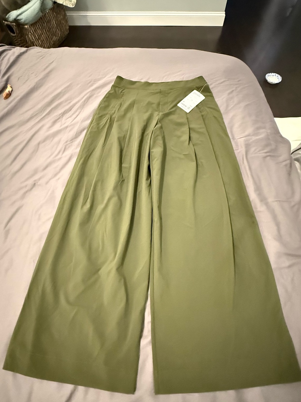 Athleta Olive Green Brooklyn Heights pleated Wide-Leg Pant